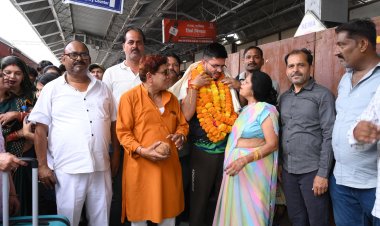 MP News: UPSC परीक्षा में सफलता प्राप्त करने वाले शुभम का रीवा आगमन पर हुआ स्वागत