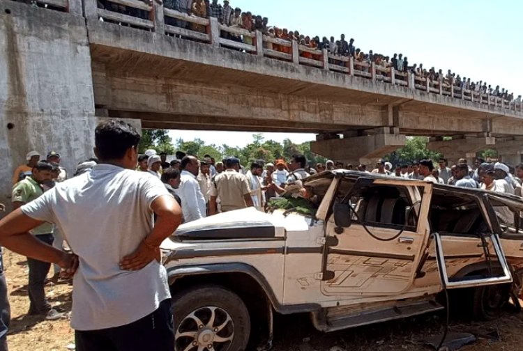 MP Road Accident : दमोह में दर्दनाक सड़क हादसा,पुल से नीचे गिरी कार,8 मौत,6 घायल