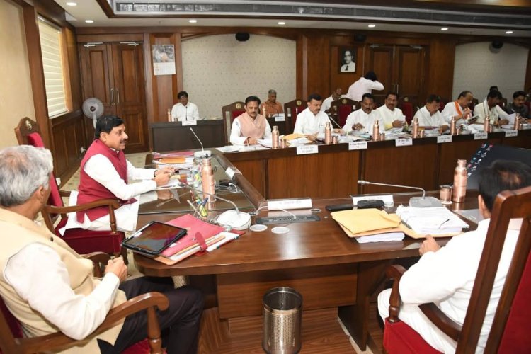 MP News: कैबिनेट बैठक में लिए गए महत्वपूर्ण निर्णय, डिप्टी सीएम शुक्ल ने दी जानकारी