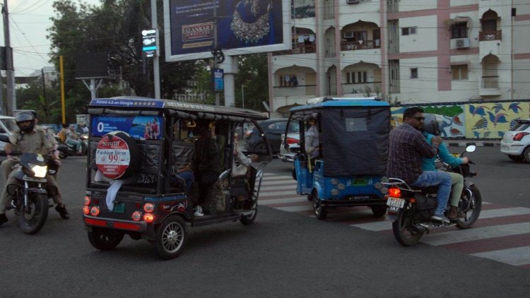E-Rickshaw : भोपाल में यातायात व्यवस्था को लेकर प्रशासन ने लिया बड़ा एक्शन, अब मुख्य सड़कों पर नहीं चलेंगे ई-रिक्शा