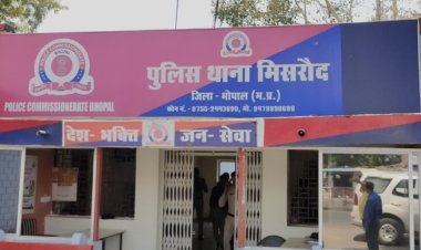 Bhopal News : लिफ्ट में फंसे बेटे को बचाने दौड़े पिता की हार्ट अटैक से मौत