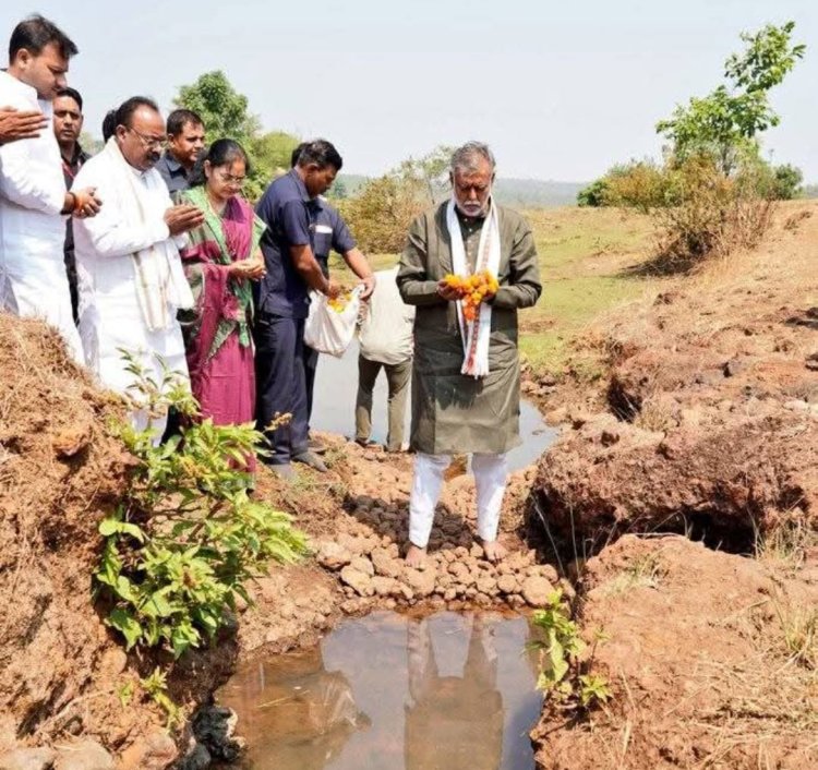 MP NEWS : नक्सल क्षेत्र में पहली बार पहुंचे मंत्री प्रहलाद पटेल, देवनदी उद्गम का किया पूजन