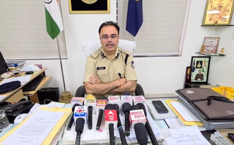 CRIME NEWS : पुलिस ने फ्लैट में जुए के अड्डे पर मारा छापा ,छत से कूदकर भागे जुआड़ी