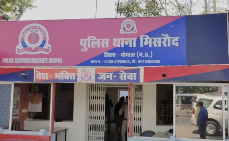 Bhopal News : लिफ्ट में फंसे बेटे को बचाने दौड़े पिता की हार्ट अटैक से मौत
