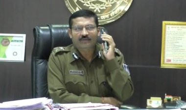 थानों में मौजूद कई रजिस्टर अधूरे देखकर नाराज हुए कमिश्नर