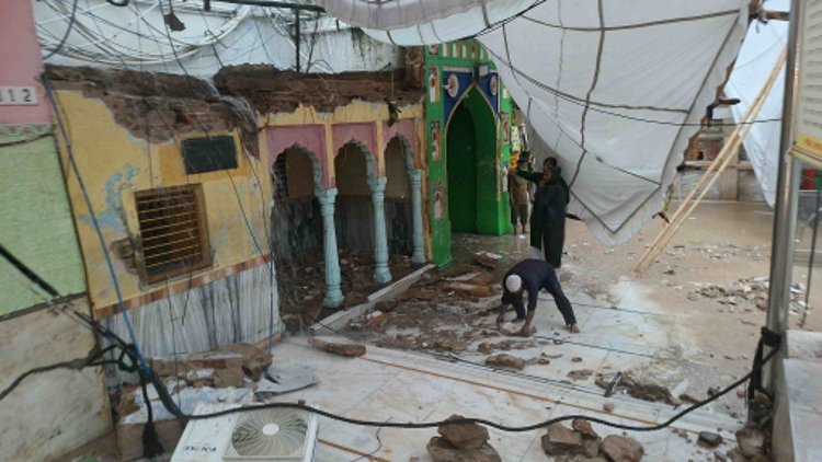 मानसून 2025: अजमेर शरीफ में बरामदे की छत गिरी, केदारनाथ यात्रा पर रोक, हिमाचल में 13 की मौत