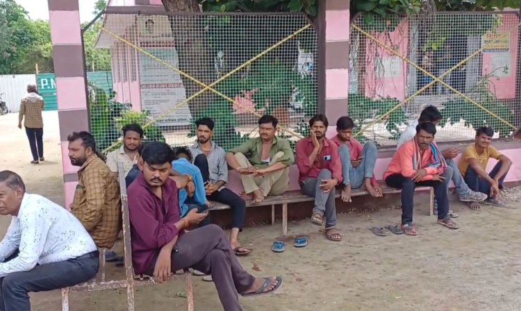 बागेश्वर धाम में टीन शेड गिरने से एक श्रद्धालु की मौत, 8 लोग घायल