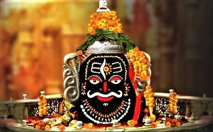 श्रावण में बदली व्यवस्था रात 3 बजे खुले महाकाल मंदिर के पट, गूंजे जयकारे