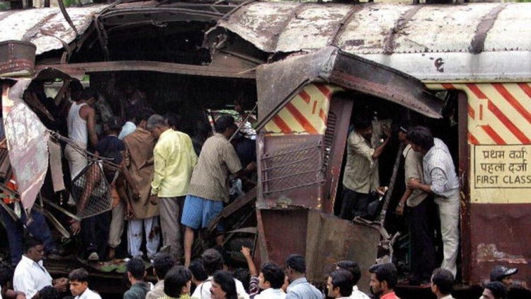 2006 मुंबई ट्रेन सीरियल ब्लास्ट केस में सभी 12 आरोपी बरी