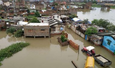 MP में उज्जैन समेत 13 जिलों में बारिश का अलर्ट,  चमोली में बादल फटा, 2 लोग लापता