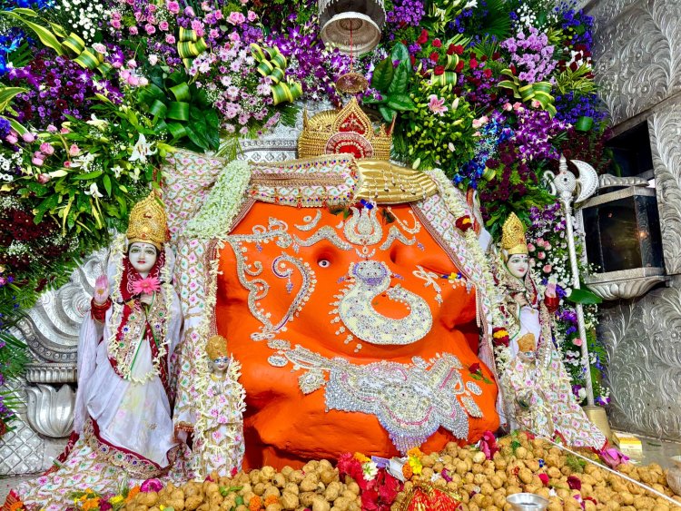 5 किलो के आभूषणों से हुआ खजराना गणेश का श्रृंगार