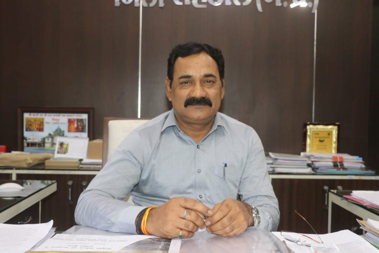 शाहडोल में खाद की कालाबाजारी, कलेक्टर ने दो समिति प्रबंधक को किया निलंबित, 190 अपंजीकृत लोगों को बांटी गई थी यूरिया