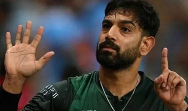 कठघरे में रऊफ और साहिबजादा, अब छह उंगलियों का इशारा भारी पड़ेगा