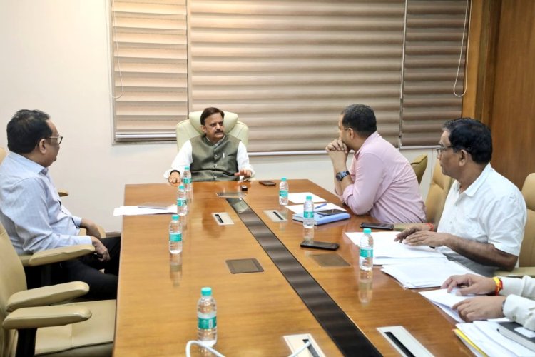 भोपाल में रीवा जिले की खाद वितरण व्यवस्था का राजेंद्र शुक्ल ने लिया जायजा