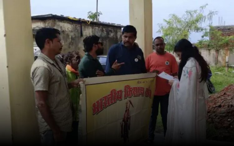 शहडोल में जंगली जानवरों से फसलें हो रहीं बर्बाद, किसानों ने तहसीलदार को सौंपा ज्ञापन, मुआवजे की उठाई मांग