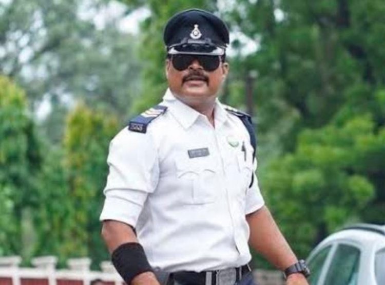फेमस ट्रैफिक हवलदार पर युवती का गंभीर आरोप, वायरल वीडियो के बाद लाइन अटैच