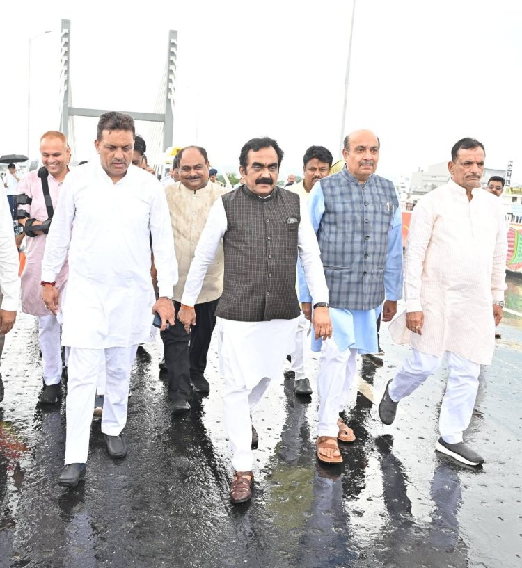 ट्रांसफर रोकने प्रभारी मंत्री राकेश सिंह का फर्जी लेटर लगाया, जिला पंचायत CEO ने करायी FIR