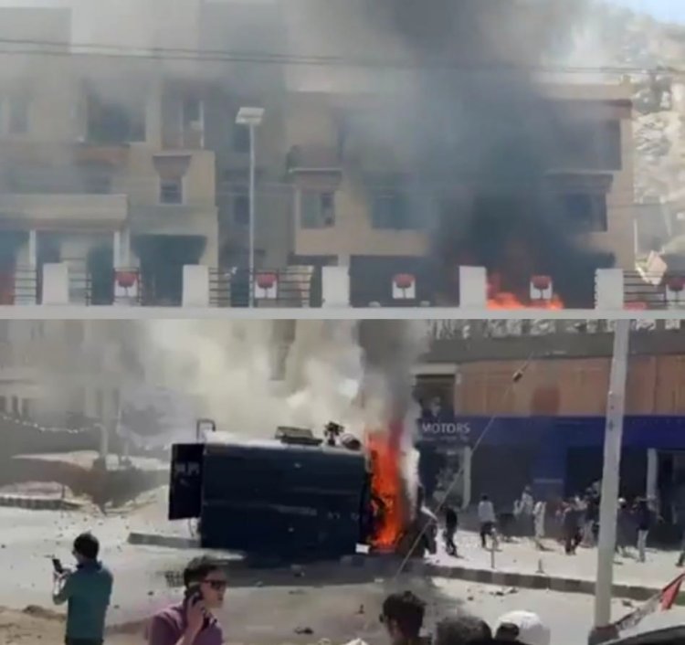लेह में प्रदर्शन: भीड़ ने BJP ऑफिस में लगाई आग, पूर्ण राज्य का दर्जा दिए जाने की मांग