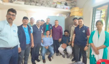 INDORE: EOW ने नगर निगम सहायक राजस्व अधिकारी और बिल कलेक्टर को रिश्वत लेते पकड़ा