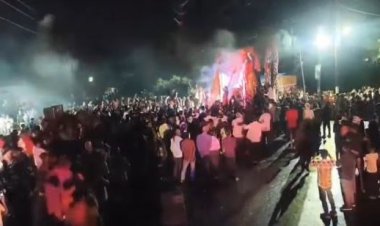 जबलपुर में दुर्गा प्रतिमा विसर्जन जुलूस में हादसा हाईटेंशन लाइन से टकराया ट्रक, दो युवकों की मौत, 10 से ज्यादा झुलसे