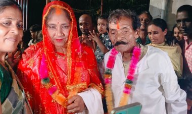 छत्तीसगढ़ में 70 साल के दादू राम ने रचाई 30 साल की युवती से शादी, मोहल्ला बना गवाह