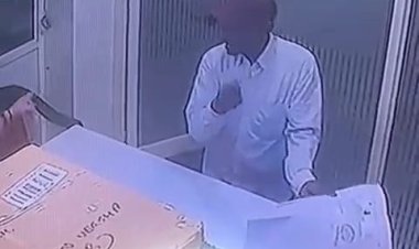 CCTV में कैद हुआ शातिर चोर, चौक बाजार में चांदी के जेवरों से भरा पर्स उड़ाया