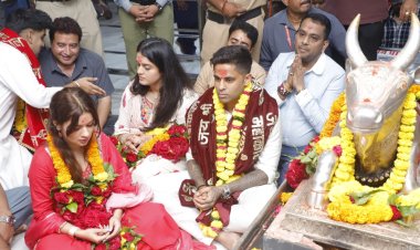 महाकाल की शरण में सूर्यकुमार यादव: संध्या आरती में पत्नी के साथ हुए शामिल