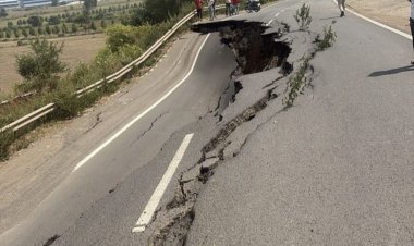 भोपाल में फिर धंसी सड़क, बड़ा हादसा टला,कांग्रेस ने लगाए भ्रष्टाचार के आरोप