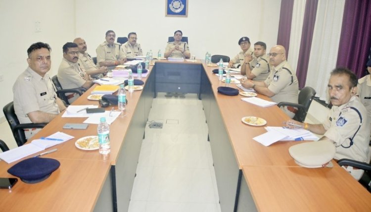 रीवा जोन में अपराध नियंत्रण पर IG की सख्ती, पुलिस अधीक्षकों संग समीक्षा बैठक
