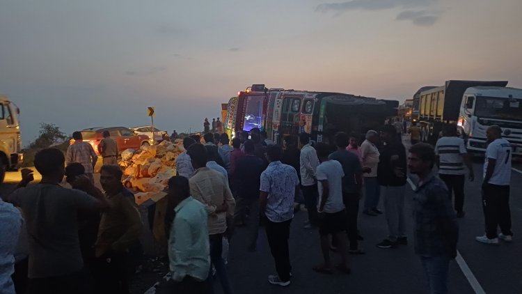 सोहागी घाटी में भीषण सड़क हादसा, नारियल से भरा ट्रक पलटा, चालक की मौत