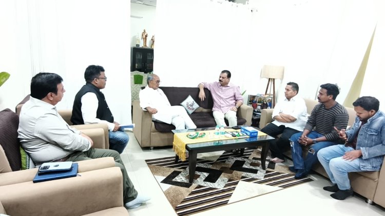 भोपाल में उमंग सिंघार से मिलने पहुंचे दिग्विजय सिंह, जानिए क्या हुई दोनों के बीच चर्चा