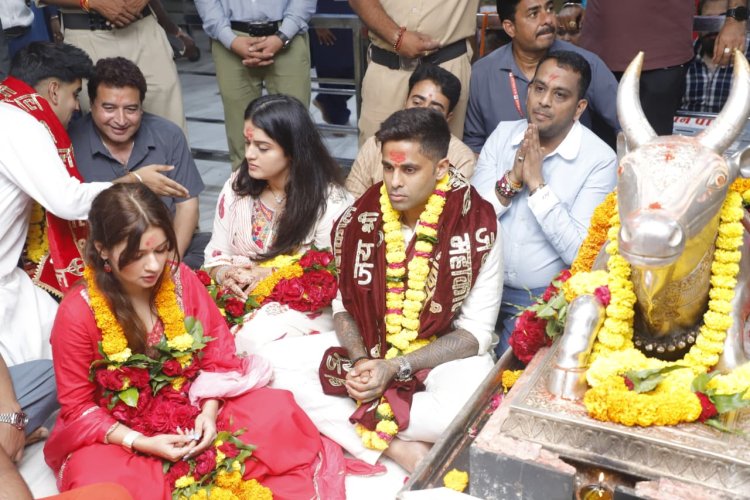 महाकाल की शरण में सूर्यकुमार यादव: संध्या आरती में पत्नी के साथ हुए शामिल