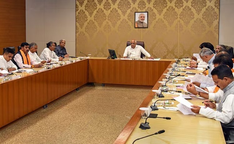 गुजरात सरकार के सभी 16 मंत्रियों का इस्तीफा, कल नई कैबिनेट का शपथ ग्रहण