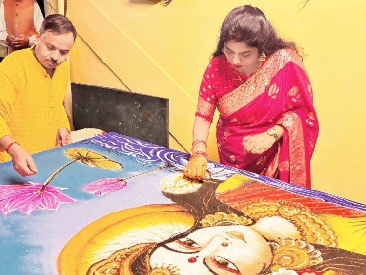 दीपावली पर रायपुर में दिखी अद्भुत रंगोली की छटा, कलाकार की कला देख लोग हुए मंत्रमुग्ध