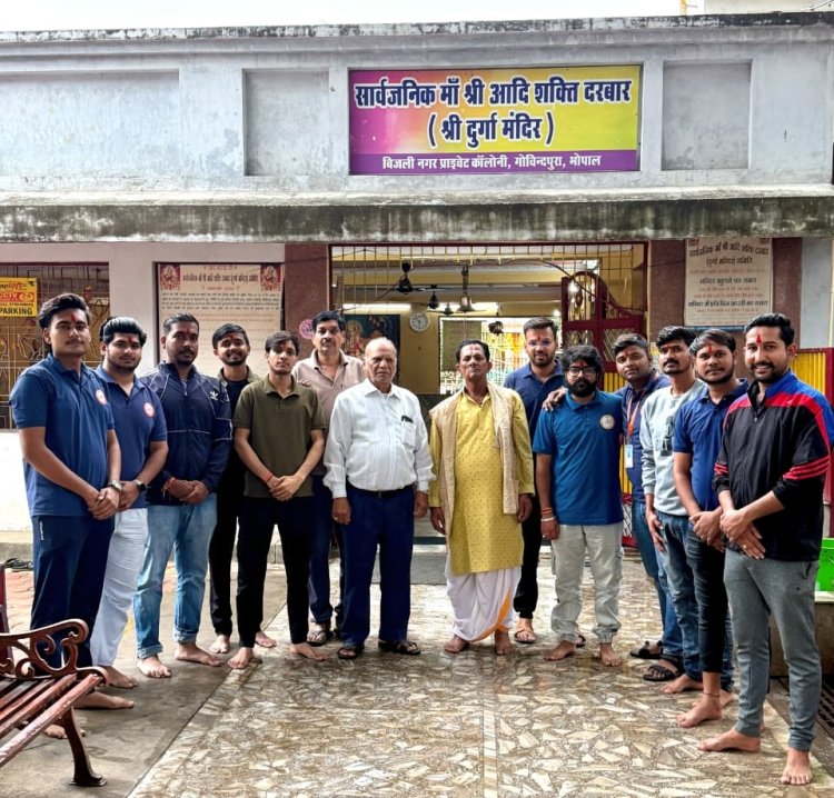 सनातनी इन्फ्लुएंस संस्था का मंदिर स्वच्छता अभियान जारी, बारिश में भी नहीं थमी सेवा