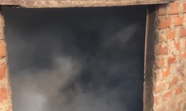 अशोका गार्डन में गद्दे के गोदाम में भीषण आग, लाखों का नुकसान