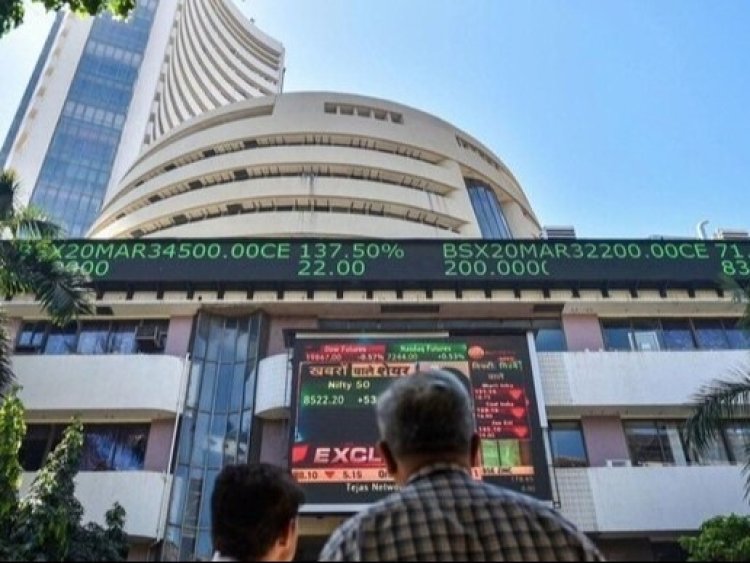 सेंसेक्स में 600 अंक से ज्यादा की गिरावट 82,700 पर खुला बाजार