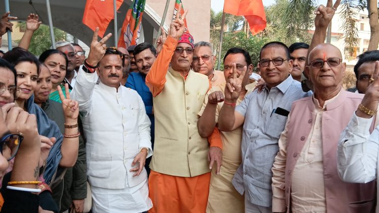 रीवा: बिहार में NDA की प्रचंड जीत पर BJP कार्यालय में जश्न, डिप्टी CM भी झूम उठे