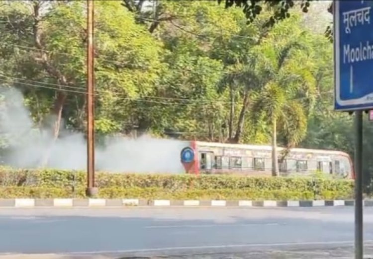 भोपाल BCLL की चलती  बस से उठा धुआं, बड़ा हादसा टला