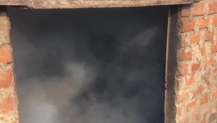 अशोका गार्डन में गद्दे के गोदाम में भीषण आग, लाखों का नुकसान