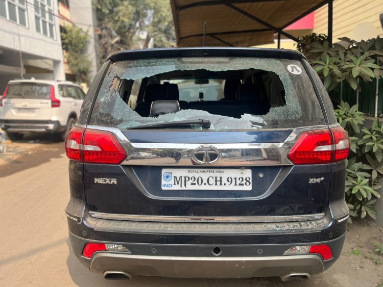 भोपाल: ग्रीन पार्क कॉलोनी में बदमाशों ने कारों में की तोड़फोड़