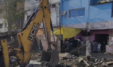 मंडीदीप में अतिक्रमण पर चला प्रशासन का बुलडोजर.. प्रशासन के सामने नहीं चली नेतागिरी