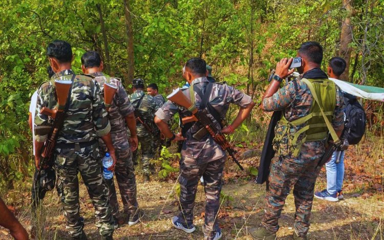 CG में दंतेवाड़ा-बीजापुर बॉर्डर पर बड़ा एनकाउंटर: 18 नक्सलियों के ढेर होने की खबर, DRG के 3 जवान हुए शहीद