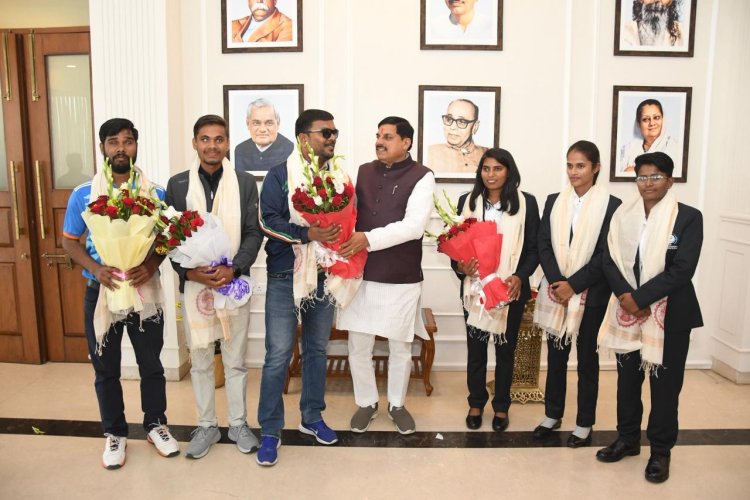 MP की वर्ल्ड चैंपियन बेटियों को 25 लाख रुपए की राशि, CM डॉ. मोहन यादव ने किया सम्मानित