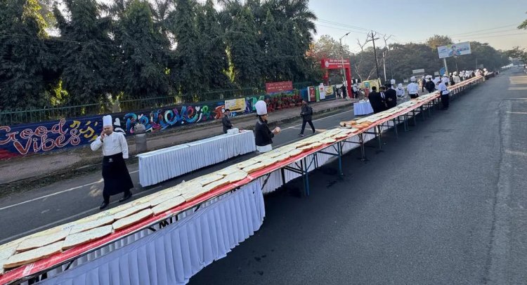 IHM भोपाल ने बनाया 269.9 फीट लंबा सैंडविच, रचा इतिहास