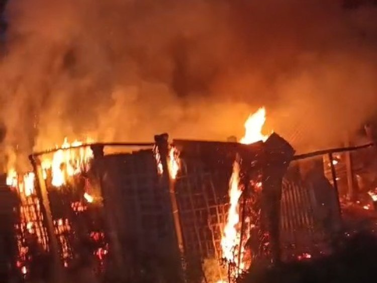 3 मकानों में लगी आग, एक जिंदा जला, फायर ब्रिग्रेड की 6 गाड़ियों ने 3 घंटे में पाया काबू
