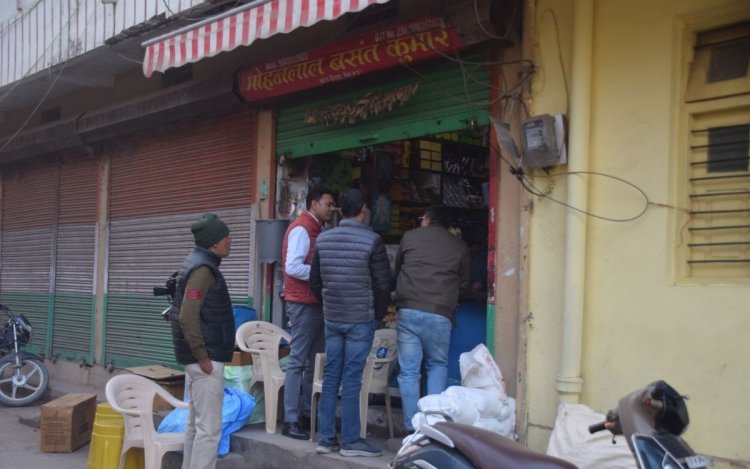 रीवा: पान मसाला दुकान पर GST टीम की कार्रवाई