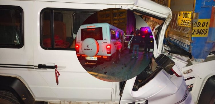 मैहर में भीषण सड़क हादसा: तूफान वाहन कंटेनर से टकराया, 2 की मौत, 12 गंभीर घायल