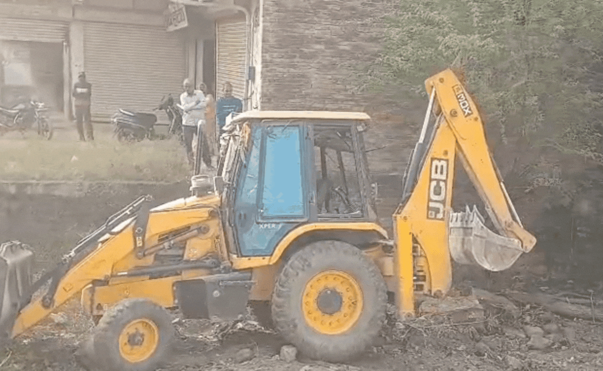 रीवा में BJP विधायक पर पार्टी के पुराने कार्यालय को ढहाने का आरोप, जिलाध्यक्ष ने जताई आपत्ति