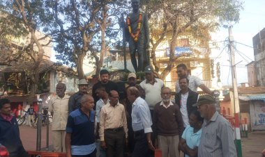 गांधी की 78वीं पुण्यतिथि पर नगर कांग्रेस ने दी श्रद्धांजलि, सत्य-अहिंसा के मार्ग पर चलने का आह्वान